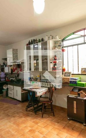 Casa à venda com 185m², 2 quartos e 4 vagas Casa à venda com 185m², 2 quartos e 4 vagasCozinha