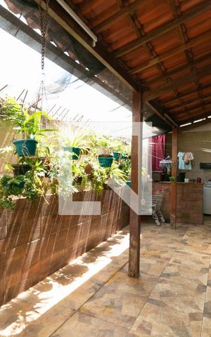 Casa à venda com 185m², 2 quartos e 4 vagas Casa à venda com 185m², 2 quartos e 4 vagasÁrea de Serviço