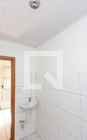 Casa para alugar com 60m², 2 quartos e sem vaga Casa para alugar com 60m², 2 quartos e sem vagaBanheiro