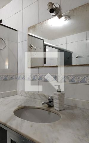 Casa de condomínio à venda com 250m², 5 quartos e 2 vagas Casa de condomínio à venda com 250m², 5 quartos e 2 vagasBanheiro 1