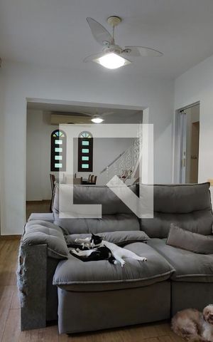 Casa de condomínio à venda com 250m², 5 quartos e 2 vagas Casa de condomínio à venda com 250m², 5 quartos e 2 vagasSala