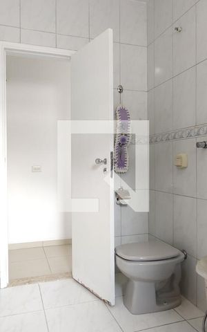 Casa de condomínio à venda com 250m², 5 quartos e 2 vagas Casa de condomínio à venda com 250m², 5 quartos e 2 vagasBanheiro 2