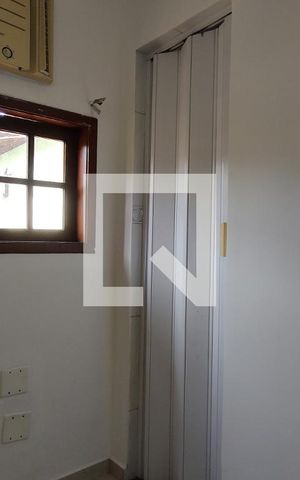 Casa de condomínio à venda com 250m², 5 quartos e 2 vagas Casa de condomínio à venda com 250m², 5 quartos e 2 vagasQuarto 4 - Suíte