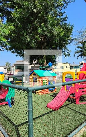 Casa de condomínio à venda com 250m², 5 quartos e 2 vagas Casa de condomínio à venda com 250m², 5 quartos e 2 vagasÁrea comum - Playground
