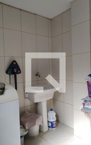 Casa de condomínio à venda com 250m², 5 quartos e 2 vagas Casa de condomínio à venda com 250m², 5 quartos e 2 vagasÁrea de Serviço