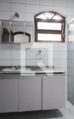 Casa para alugar com 265m², 4 quartos e 3 vagasBanheiro Social