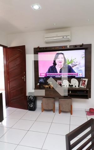 Casa à venda com 80m², 2 quartos e 2 vagasSala