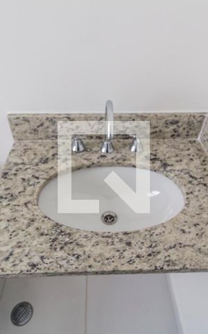 Apartamento à venda com 97m², 3 quartos e 2 vagas Apartamento à venda com 97m², 3 quartos e 2 vagasDetalhe do Banheiro da Suite