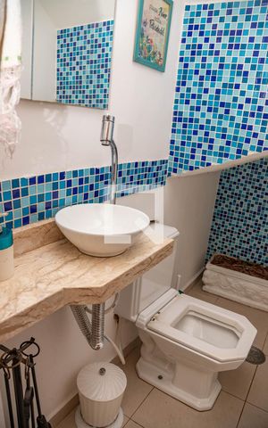 Casa à venda com 275m², 3 quartos e 2 vagas Casa à venda com 275m², 3 quartos e 2 vagasBanheiro Social