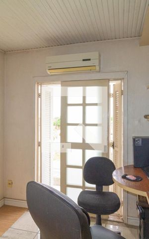 Casa à venda com 172m², 3 quartos e 3 vagas Casa à venda com 172m², 3 quartos e 3 vagasEscritório