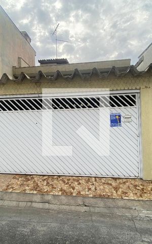 Casa à venda com 110m², 3 quartos e 3 vagas Casa à venda com 110m², 3 quartos e 3 vagasFachada