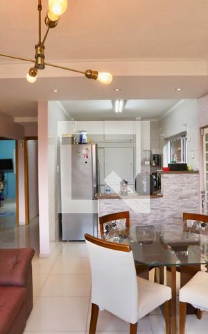 Casa à venda com 110m², 3 quartos e 3 vagas Casa à venda com 110m², 3 quartos e 3 vagasSala