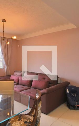 Casa à venda com 110m², 3 quartos e 3 vagas Casa à venda com 110m², 3 quartos e 3 vagasSala