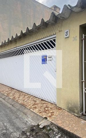 Casa à venda com 110m², 3 quartos e 3 vagas Casa à venda com 110m², 3 quartos e 3 vagasFachada