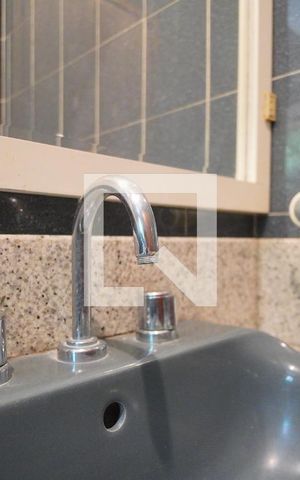 Casa à venda com 520m², 4 quartos e 5 vagasBanheiro da Suíte 3 - Torneira