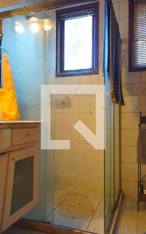 Casa à venda com 520m², 4 quartos e 5 vagasBanheiro da Suíte 2