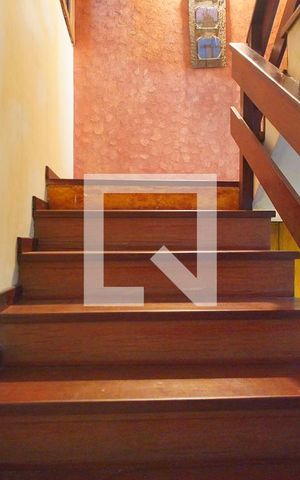 Casa à venda com 520m², 4 quartos e 5 vagasEscada - Acesso Quartos