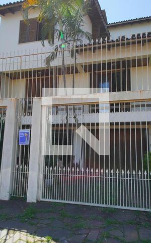 Casa à venda com 520m², 4 quartos e 5 vagasFachada com Placa