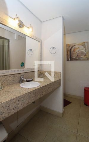 Casa à venda com 596m², 6 quartos e 4 vagasBanheiro 4