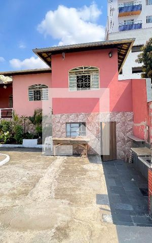 Casa à venda com 150m², 4 quartos e 7 vagas Casa à venda com 150m², 4 quartos e 7 vagasÁrea comum