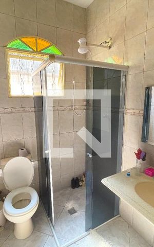 Casa à venda com 150m², 4 quartos e 7 vagas Casa à venda com 150m², 4 quartos e 7 vagasBanheiro Social