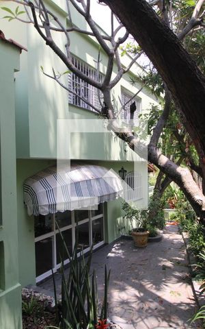 Casa à venda com 309m², 3 quartos e 5 vagasQuintal lateral