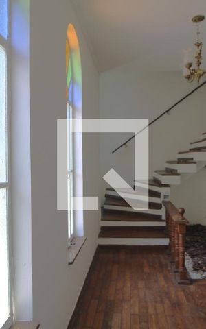 Casa à venda com 309m², 3 quartos e 5 vagasEscada
