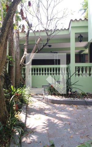 Casa à venda com 309m², 3 quartos e 5 vagasQuintal lateral