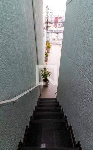 Casa à venda com 159m², 3 quartos e 3 vagasCorredor Lateral - Escada