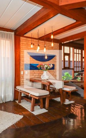 Casa à venda com 324m², 4 quartos e 4 vagasSala