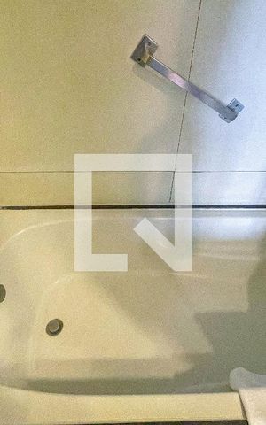 Apartamento à venda com 108m², 1 quarto e 1 vaga Apartamento à venda com 108m², 1 quarto e 1 vagaBanheiro da Suíte