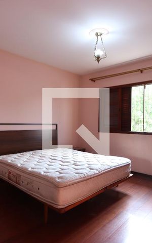 Casa à venda com 170m², 3 quartos e 2 vagasSuíte