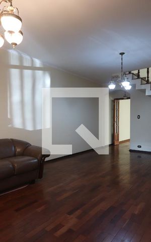 Casa à venda com 170m², 3 quartos e 2 vagasSala