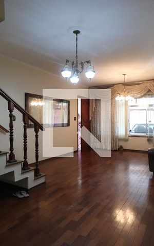 Casa à venda com 170m², 3 quartos e 2 vagasSala