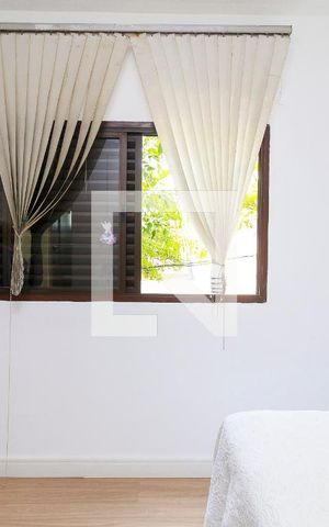 Casa à venda com 180m², 3 quartos e 2 vagas Casa à venda com 180m², 3 quartos e 2 vagasSuíte