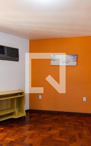 Casa à venda com 600m², 5 quartos e 2 vagas Casa à venda com 600m², 5 quartos e 2 vagasQuarto 4