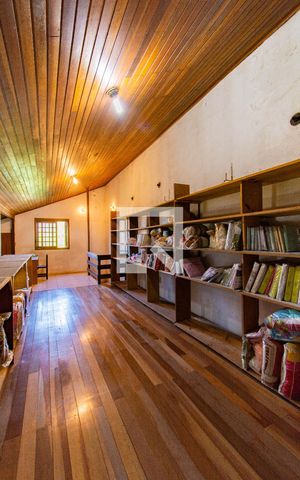 Casa à venda com 600m², 5 quartos e 2 vagas Casa à venda com 600m², 5 quartos e 2 vagasQuarto de Serviço