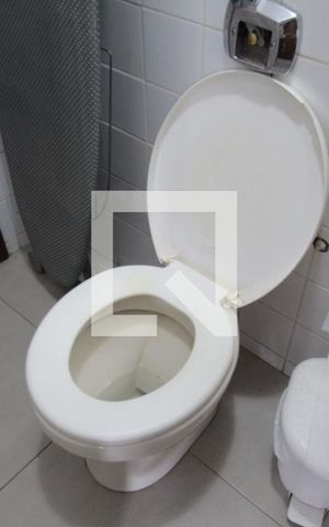 Casa à venda com 304m², 3 quartos e 6 vagasCasa 1 - Banheiro de Serviço