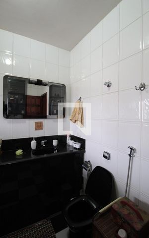 Casa à venda com 304m², 3 quartos e 6 vagasCasa 1 - Banheiro da Suite