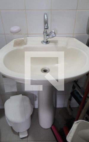 Casa à venda com 304m², 3 quartos e 6 vagasCasa 1 - Banheiro de Serviço