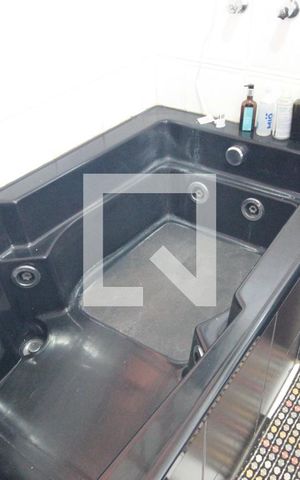 Casa à venda com 304m², 3 quartos e 6 vagasCasa 1 - Banheiro da Suite