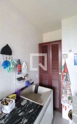 Casa à venda com 304m², 3 quartos e 6 vagasCasa 1 - Área de Serviço
