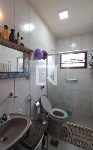 Casa à venda com 304m², 3 quartos e 6 vagasCasa 1 - Banheiro Social