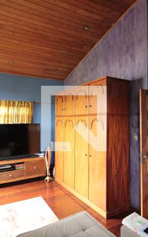 Casa à venda com 304m², 3 quartos e 6 vagasCasa 1 - Sala de TV