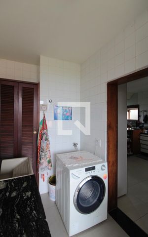 Casa à venda com 304m², 3 quartos e 6 vagasCasa 1 - Área de Serviço