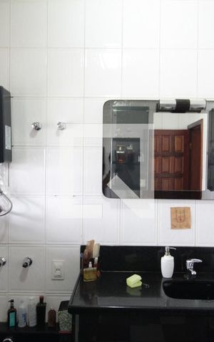 Casa à venda com 304m², 3 quartos e 6 vagasCasa 1 - Banheiro da Suite