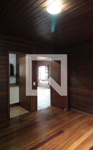 Casa à venda com 304m², 3 quartos e 6 vagasCasa 2 - Suite