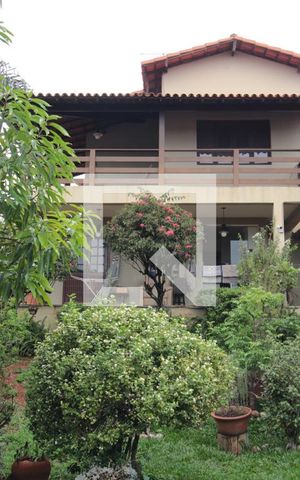 Casa à venda com 304m², 3 quartos e 6 vagasJardim e Horta