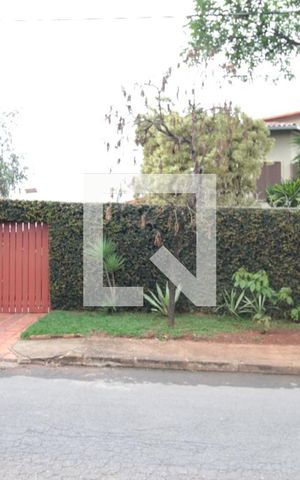Casa à venda com 304m², 3 quartos e 6 vagasFachada