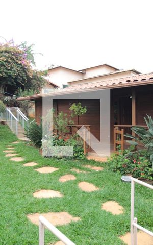 Casa à venda com 304m², 3 quartos e 6 vagasJardim e Horta